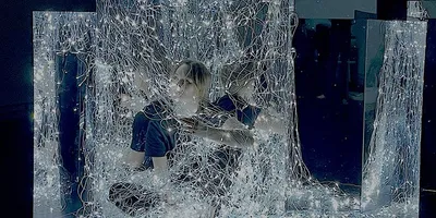 Otroligt avlägset men extremt Nu