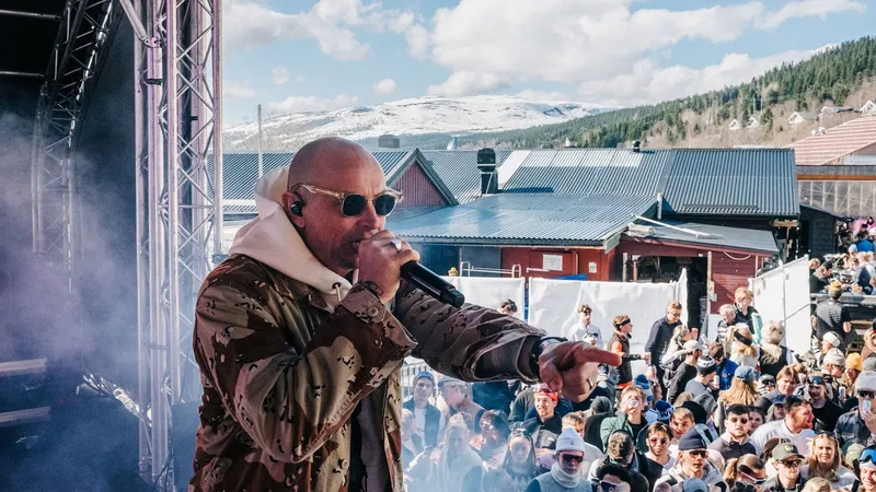 Petter, DJ Sleepy & Eye N'I Live på Timmerstugan