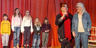 Hökis Visrum Presenterar i samarbete med Cornelis Vreeswijksällskapet & Timmermansgården - hemgård och kulturhus. Unga tolkar Cornelis & Kvinnor tolkar Cornelis