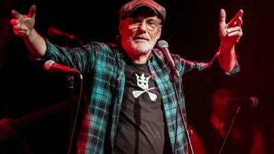 Peter Carlsson - med nytt band