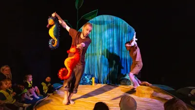 Föreställning: Titta där!