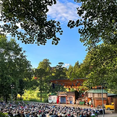 [Musikalkväll på Vallarna] 2026-07-14 Vallarnas friluftsteater