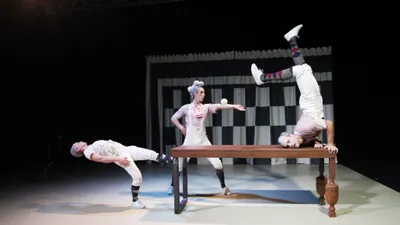 Claire Parsons - Puder