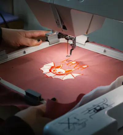 Intro: Broderimaskin – lär dig göra tygmärken